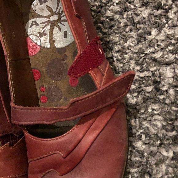 Romika red shoes.  Comfortable heel.Good condition - Picture 4 of 6